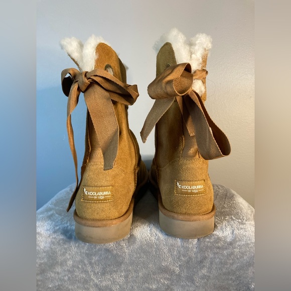 Ugg Kookaburra by UGG 8 
Brown Suede Boots w/Bow 
Faux Fur Lined - Picture 5 of 12